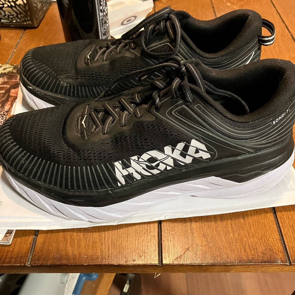 Hoka tennis size 9W. Wore only a few times.